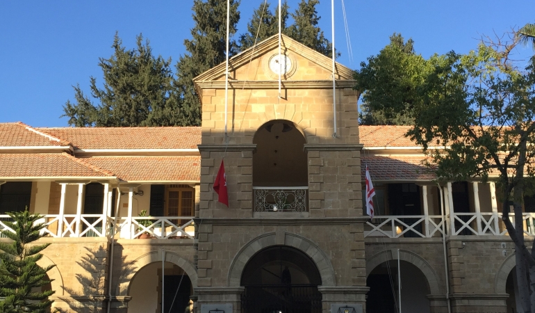 Lefkoşa Kaza Mahkemesi’ne davası için getirilen bir mahkum firar etti