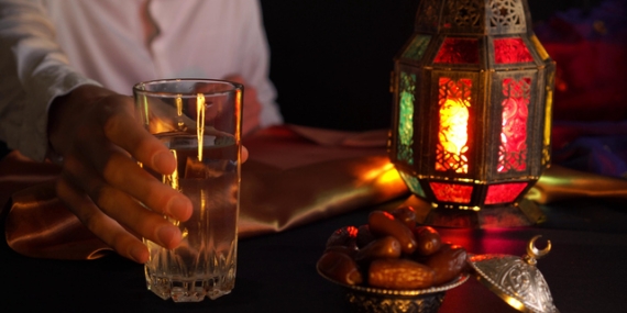 RAMAZAN AYINDA ORUÇ TUTARKEN SU TÜKETİMİ NASIL OLMALIDIR?