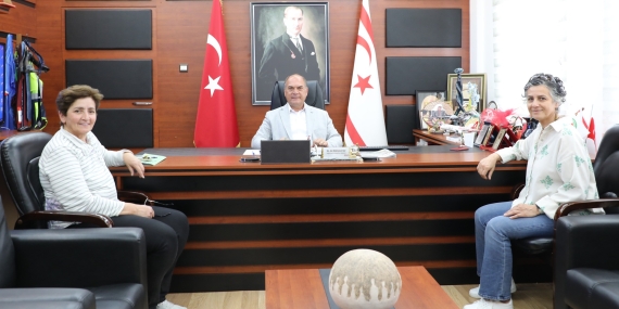 KARAVEZİRLER, CTP SPOR KOMİTESİ ÜYESİ AKBİL’E BELEDİYENİN SPOR ALANINDAKİ YATIRIMLARINI ANLATTI: “TÜM PROJELERİMİZDE MUTLAKA SPOR ALANLARI YARATIYORUZ”