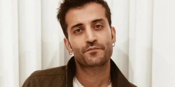 KIBRISLI OYUNCU BERKAY TULUMBACI ADİLE FİLMİNDE KEMAL SUNAL’I CANLANDIRACAK