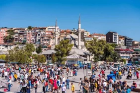 0x0-istanbulda-50-dereceyle-sicakliklar-zirvede-gunese-cikmak-riskli-iste-en-tehlikeli-ilceler-kadikoy-umraniye-si-1752034054621