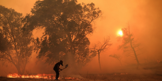 YUNANİSTAN’DA ÇUHA ADASINDAKİ YANGINDA 2 KÖY BOŞALTILDI