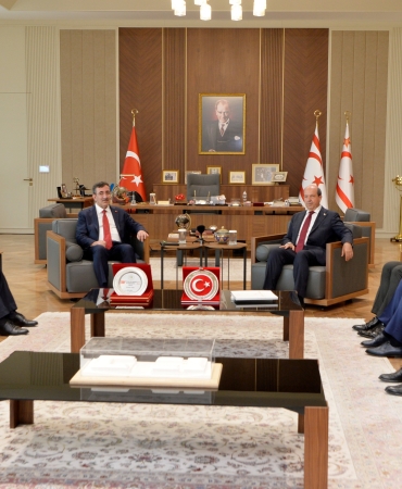 1754153156566Cumhurbaşkanı Ersin Tatar, Türkiye Cumhuriyeti Cumhurbaşkanı Yardımcısı Cevdet Yılmaz’ı kabul etti (2)