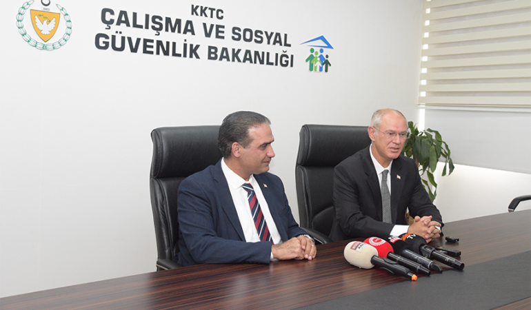 1755857234225BAKAN DEVİR TESLİM2-1