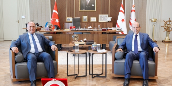 Cumhurbaşkanı Tatar, Değirmenlik Akıncılar Belediye Başkanı Ali Karavezirler’i kabul etti