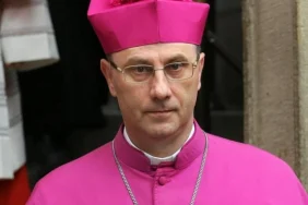 eyr4iriwaaa_1dv_1589798648