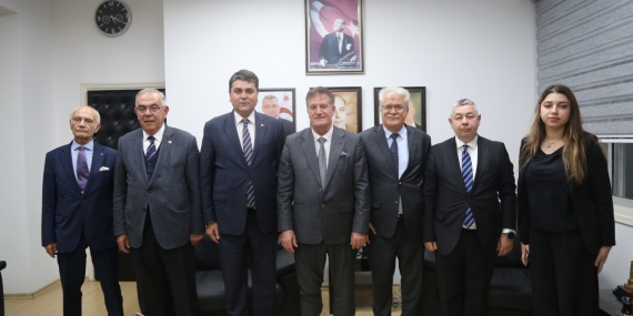 Bayındırlık ve Ulaştırma Bakanı Arıklı Türkiye’den DP heyetini kabul etti