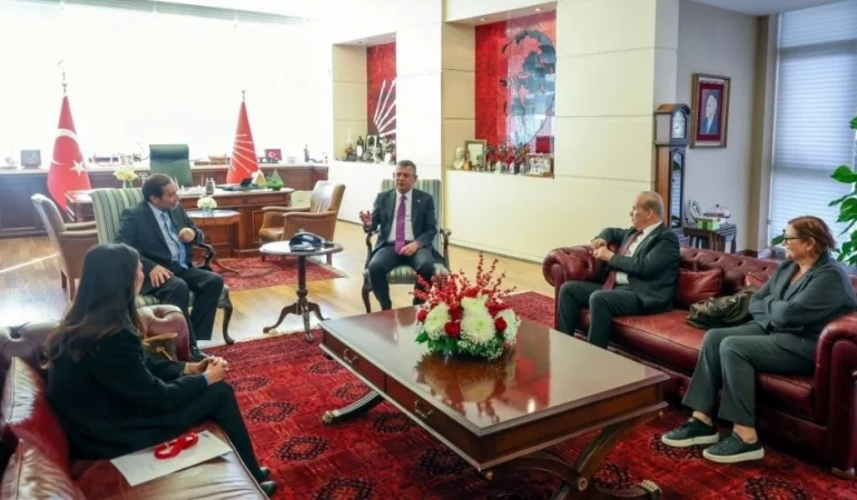 ÖZGÜR ÖZEL CHP’NİN 39. OLAĞAN KURULTAYI KAPSAMINDA SERDAR DENKTAŞ İLE GÖRÜŞTÜ