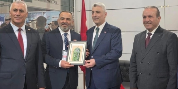 TÜRKİYE TİCARET BAKANI BOLAT, HELAL EXPO’DA KUZEY KIBRIS STANDINI ZİYARET ETTİ
