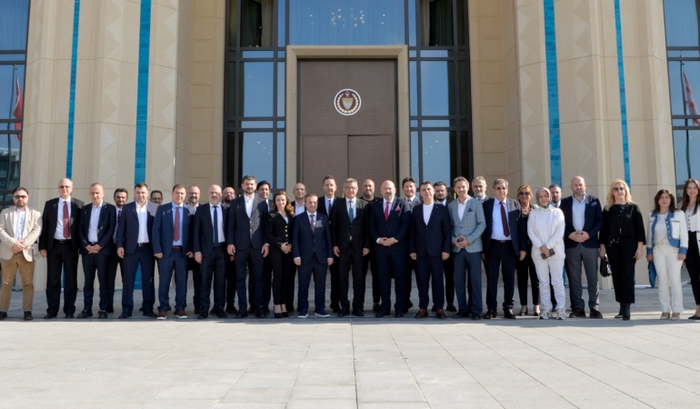 CUMHURBAŞKANI TUFAN ERHÜRMAN, TÜM ÜST YÖNETİCİLER DERNEĞİ BAŞKANI HALDUN PAK VE BERABERİNDEKİ HEYETİ KABUL ETTİ