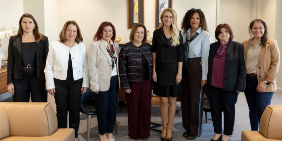 NİLDEN BEKTAŞ ERHÜRMAN, GİRNE EMEKÇİ KADINLAR KOOPERATİFİ YÖNETİMİ VE ÜYELERİ İLE BİR ARAYA GELDİ