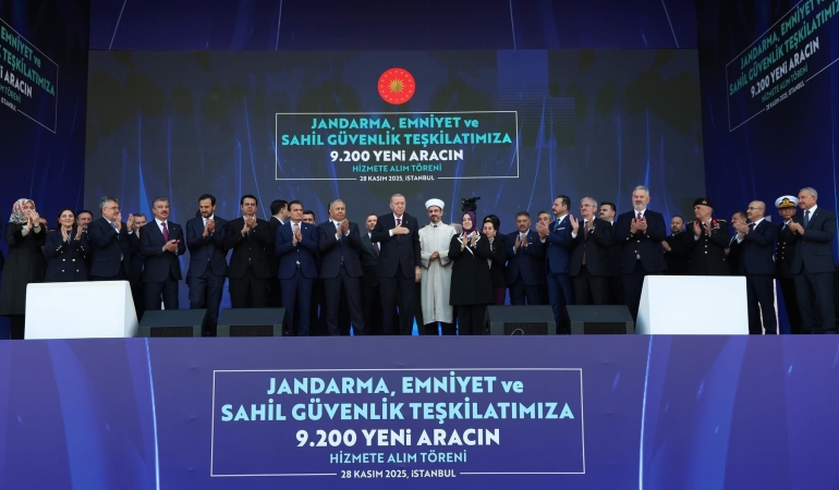 İçişleri Bakanı Dursun Oğuz, Türkiye’de Gerçekleştirilen 9 Bin 200 Araç Hizmete Alım Törenine Katıldı