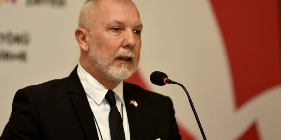 Serhat Akpınar, Antalya’daki “Sürdürülebilir Eğitim Sempozyumu”nda konuştu