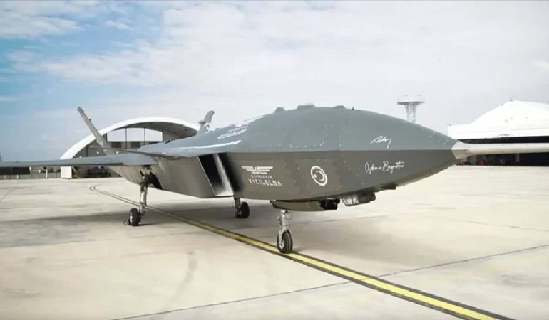 KIZILELMA JET MOTORLU HAVA HEDEFİNİ VURARAK DÜNYA TARİHİNDE İLKİ GERÇEKLEŞTİRDİ