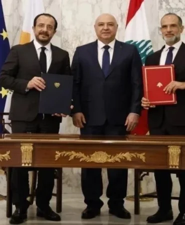 v2lbnananlama_1764230410