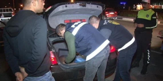 ASAYİŞ VE TRAFİK DENETİMLERİ: BİN 482 KİŞİYE YASAL İŞLEM UYGULANDI, 59 KİŞİ TUTUKLANDI