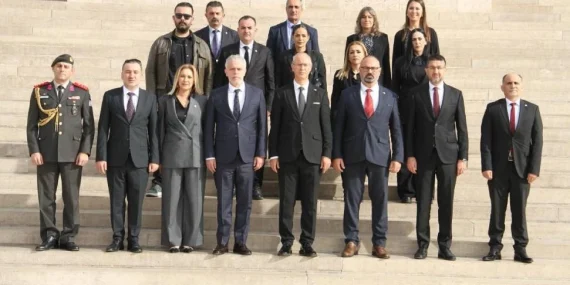 ÇALIŞMA VE SOSYAL GÜVENLİK BAKANI OĞUZHAN HASİPOĞLU, ANITKABİR’İ ZİYARET ETTİ