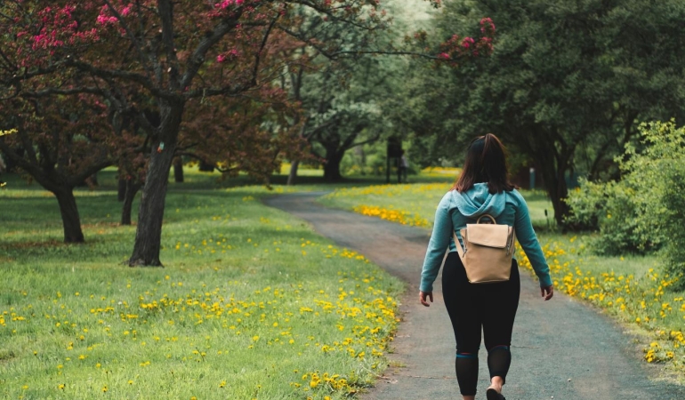 GÜNDE BİR SAAT TELEFONSUN YÜRÜMEK NELERİ DEĞİŞTİRİYOR?