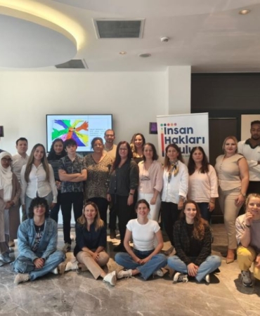 1764951903130İNSAN HAKLARI PLATFORMU