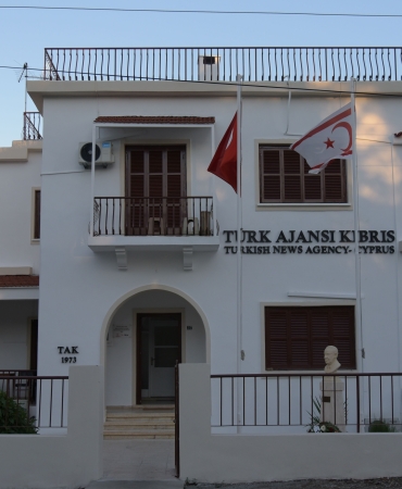 1765211648469tak binası