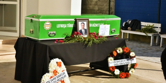 HİLMİ ÖZEN İÇİN DEVLET TİYATROSU’NDA ANMA TÖRENİ YAPILDI