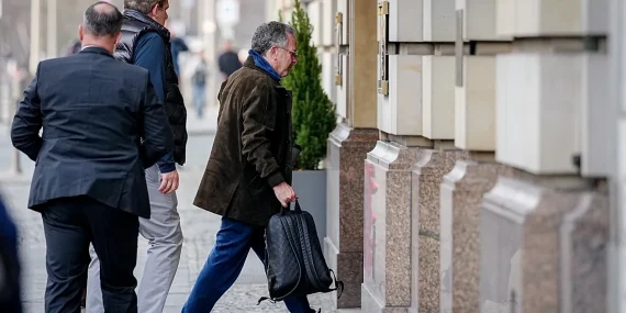 ZELENSKİY, UKRAYNA’NIN NATO ÜYELİĞİNDEN VAZGEÇECEK Mİ?