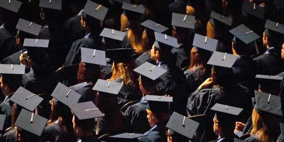 AB’DE GENÇLERDE OKUL TERK ORANI YÜZDE 14: “BEKLENTİLERİ KARŞILAMADI”