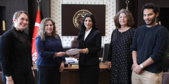 FAZİLET ÖZDENEFE: MÜLTECİLERE YÖNELİK POLİTİKALARIN GÜNCELLENMESİ GEREKMEKTEDİR