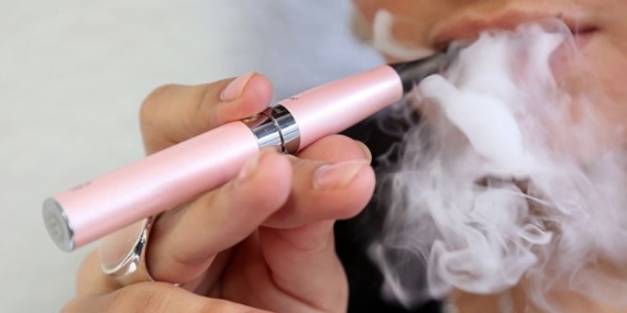 BİLİM İNSANLARI, ELEKTRONİK SİGARA KULLANIMININ KALP KRİZİ RİSKİNİ ARTIRABİLECEĞİNİ TESPİT ETTİ