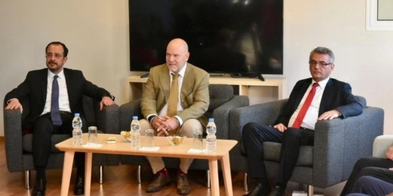 TUFAN ERHÜRMAN İLE NİKOS HRİSTODULİDİS, KAYIP ŞAHISLAR KOMİTESİ LABORATUVARINI ZİYARET ETTİ