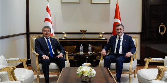 TÜRKİYE CUMHURİYETİ CUMHURBAŞKANI YARDIMCISI YILMAZ, BAŞBAKAN ÜSTEL İLE GÖRÜŞTÜ