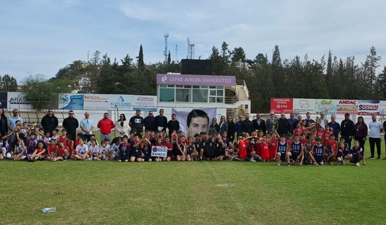 ERDAL ABİT ANI KOŞUSU BÜYÜK İLGİ GÖRDÜ: ÖĞRENCİ VE HALK LEFKE’DE BULUŞTU!
