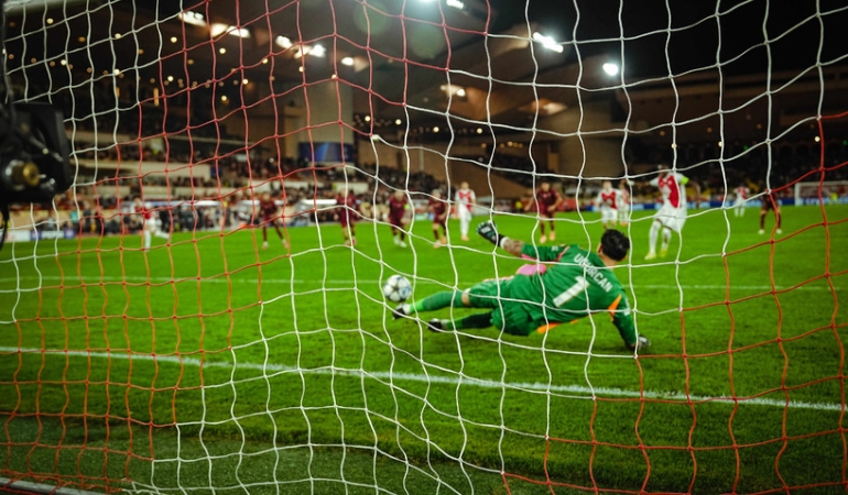 fransiz-basini-sane-ve-ugurcani-mercek-altina-aldi-galatasaray-neden-monacoyu-yenemedi-rbys