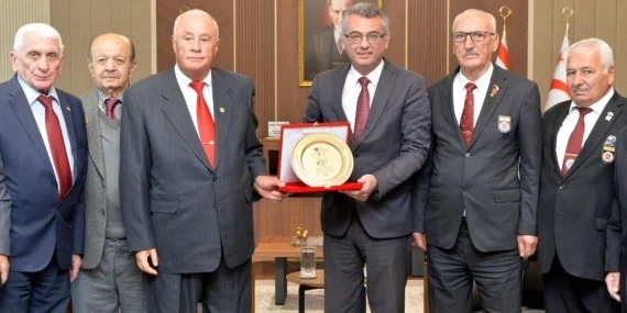 Cumhurbaşkanı Tufan Erhürman, Barış Kuvvetleri Gaziler Derneği heyetini kabul etti