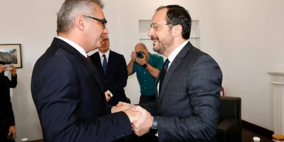 ERHÜRMAN-HRİSTODULİDİS RUM BASININDA: SİYASİ EŞİTLİK VAR, FEDERASYON SÖYLEMİ YOK!