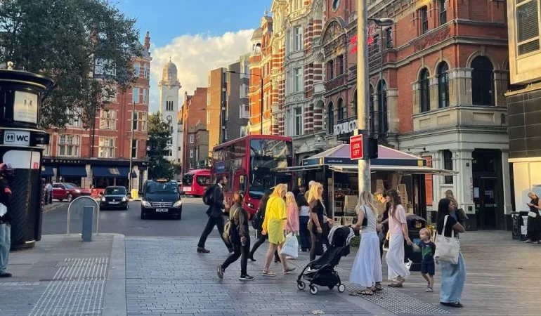 İNGİLTERE’DE BİR ÇOCUĞU BÜYÜTMENİN BEDELİ 249 BİN STERLİNE ÇIKTI