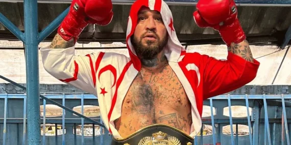 KIBRISLI TÜRK MİLLİ BOKSÖR, “DEMİR YUMRUK” ŞAMPİYON MELEKLER İÇİN RİNGE ÇIKIYOR