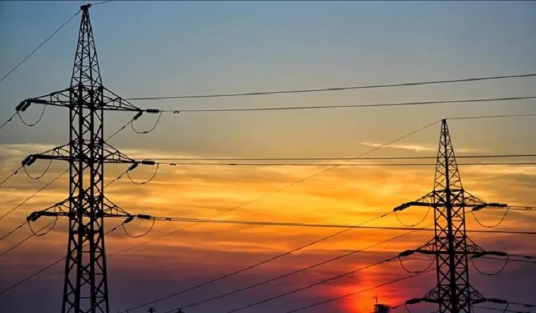 Girne yolunda yeni çember civarındaki antenler ve Kofalı Sitesi’nde elektrik kesintisi