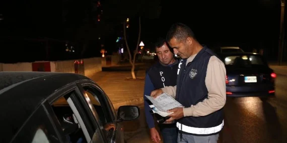 Trafik denetimlerinde 2 bin 408 sürücü kontrol edildi: 374 yasal işlem, 1 tutuklu