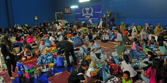 ENDONEZYA’DAKİ TOPRAK KAYMASINDA ÖLÜ SAYISI 55’E YÜKSELDİ