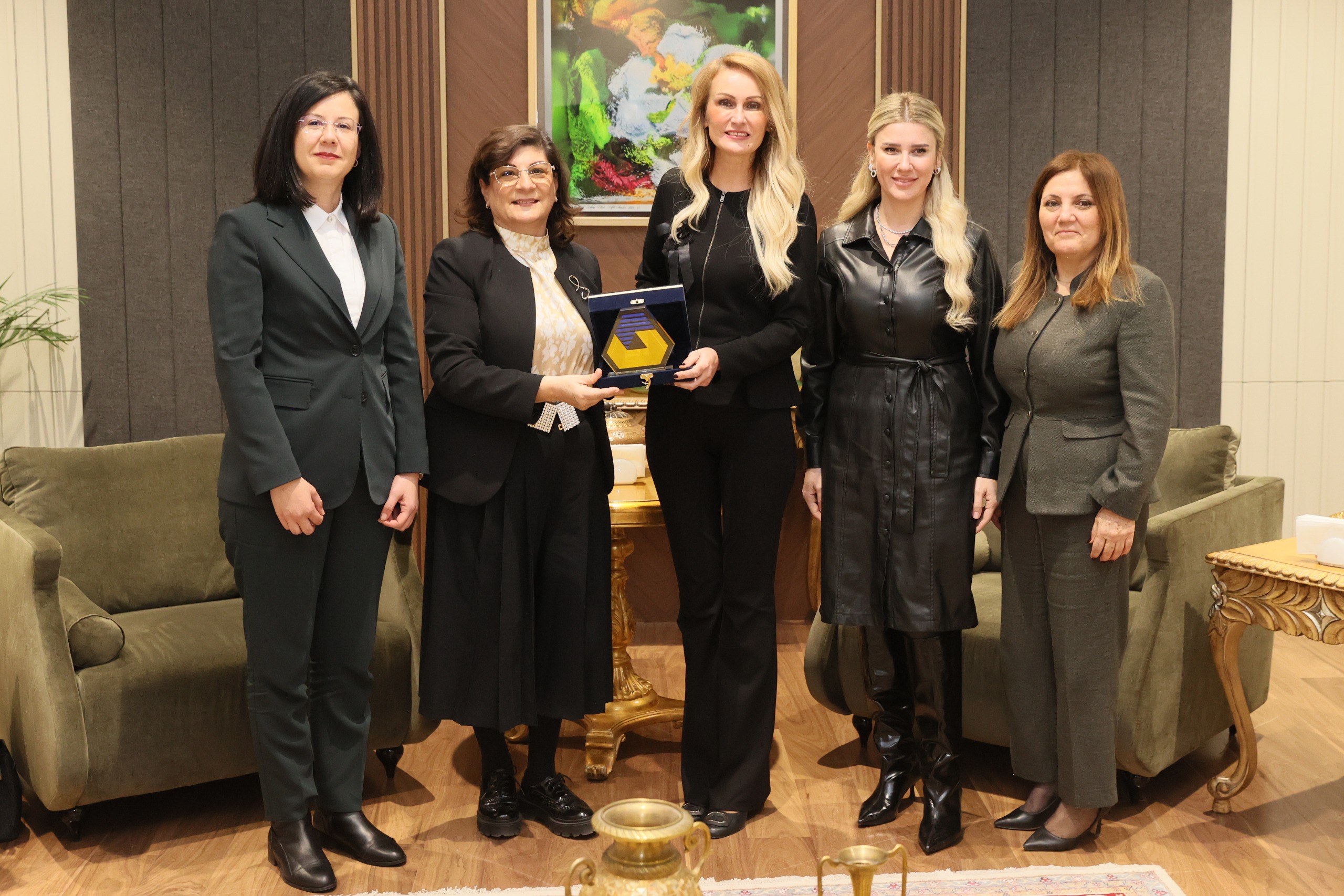 NİLDEN ERHÜRMAN, DAÜ KADIN ARAŞTIRMALARI MERKEZİ HEYETİNİ KABUL ETTİ