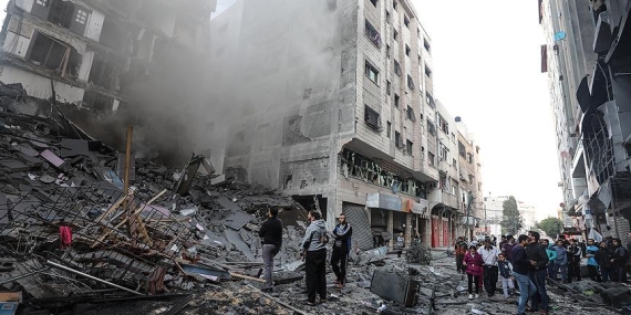 İSRAİL GAZZE’Yİ BOMBALADI