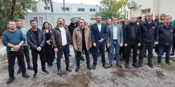 İSKELE VE GAZİMAĞUSA GELİR VE VERGİ DAİRELERİ’NDE GREV BUGÜN DE DEVAM EDİYOR