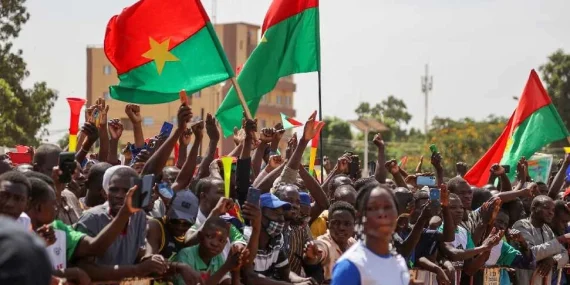 BURKİNA FASO’DA TÜM SİYASİ PARTİLER FESHEDİLDİ