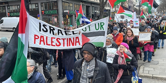 İSVEÇ’TE, İSRAİL’İN GAZZE VE LÜBNAN’A YÖNELİK SALDIRILARI PROTESTO EDİLDİ