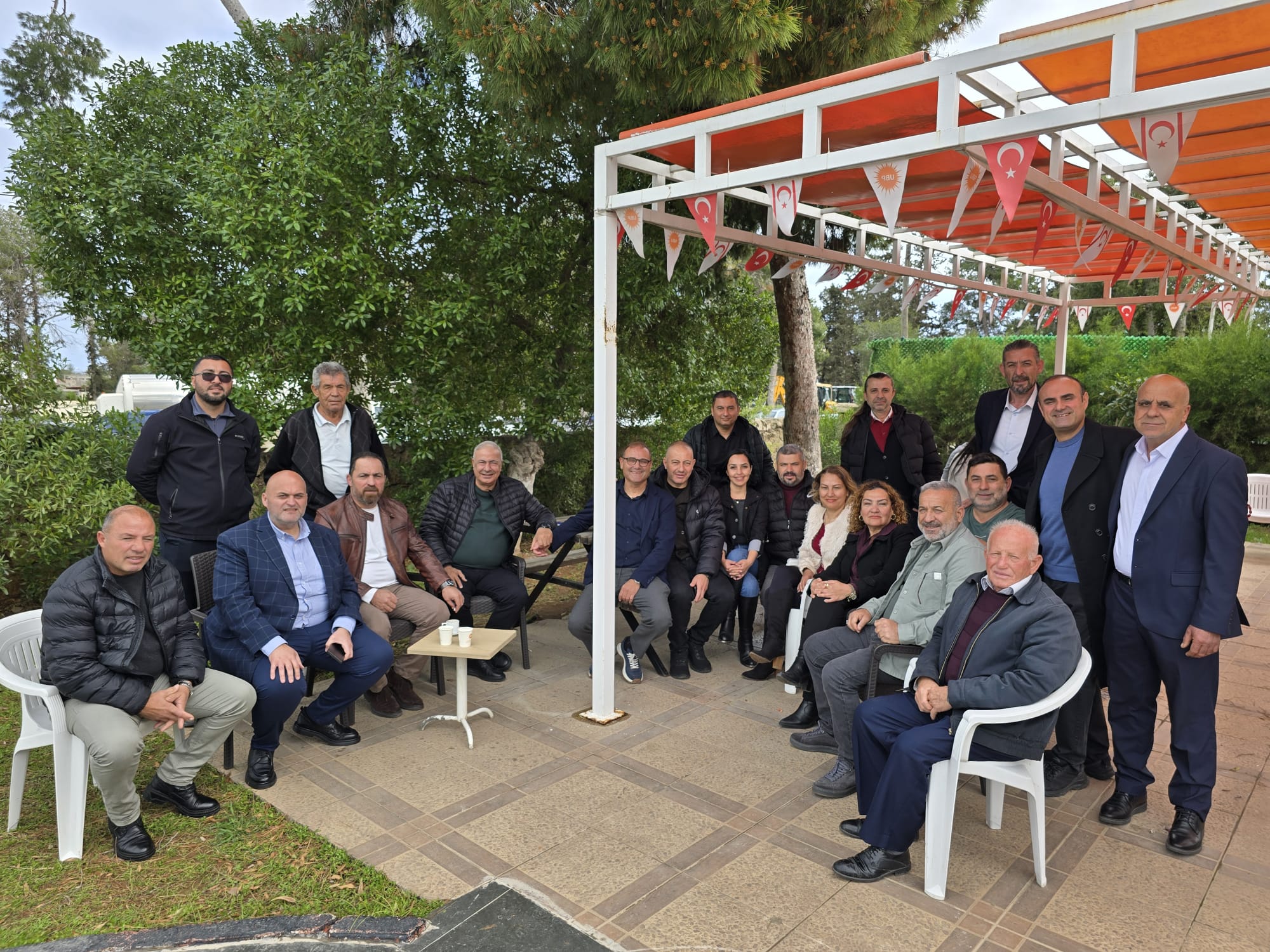 NAHİT ÖNCÜ GAZİMAĞUSA İLÇE TEŞKİLATINI YİNE BAYRAMDA BİR ARAYA GETİRDİ