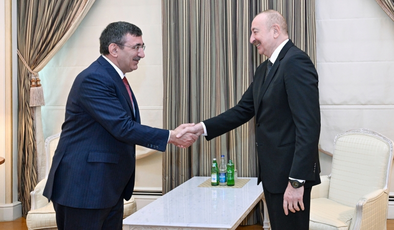 ALİYEV İLE GÖRÜŞEN CEVDET YILMAZ KKTC BAŞBAKANI’NIN TDT’YE KATILIMINDAN DOLAYI AZERBAYCAN’A TEŞEKKÜR ETTİ