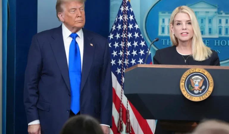 ABD BAŞKANI TRUMP, ADALET BAKANI BONDI’Yİ GÖREVDEN ALDIĞINI DUYURDU