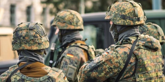 Almanya’da yedek askerlikte yaş sınırının 70’e çıkarılması önerildi