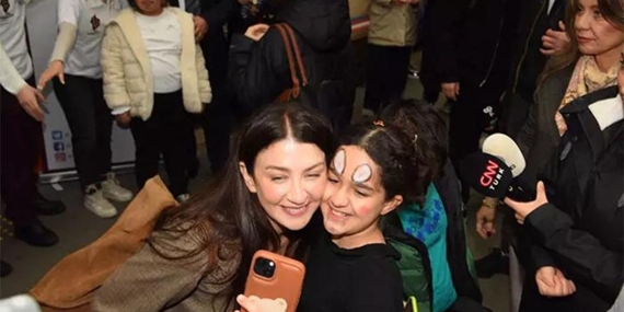 Eşref Rüya Oyuncularından Çocuklara Bayram Sürprizi